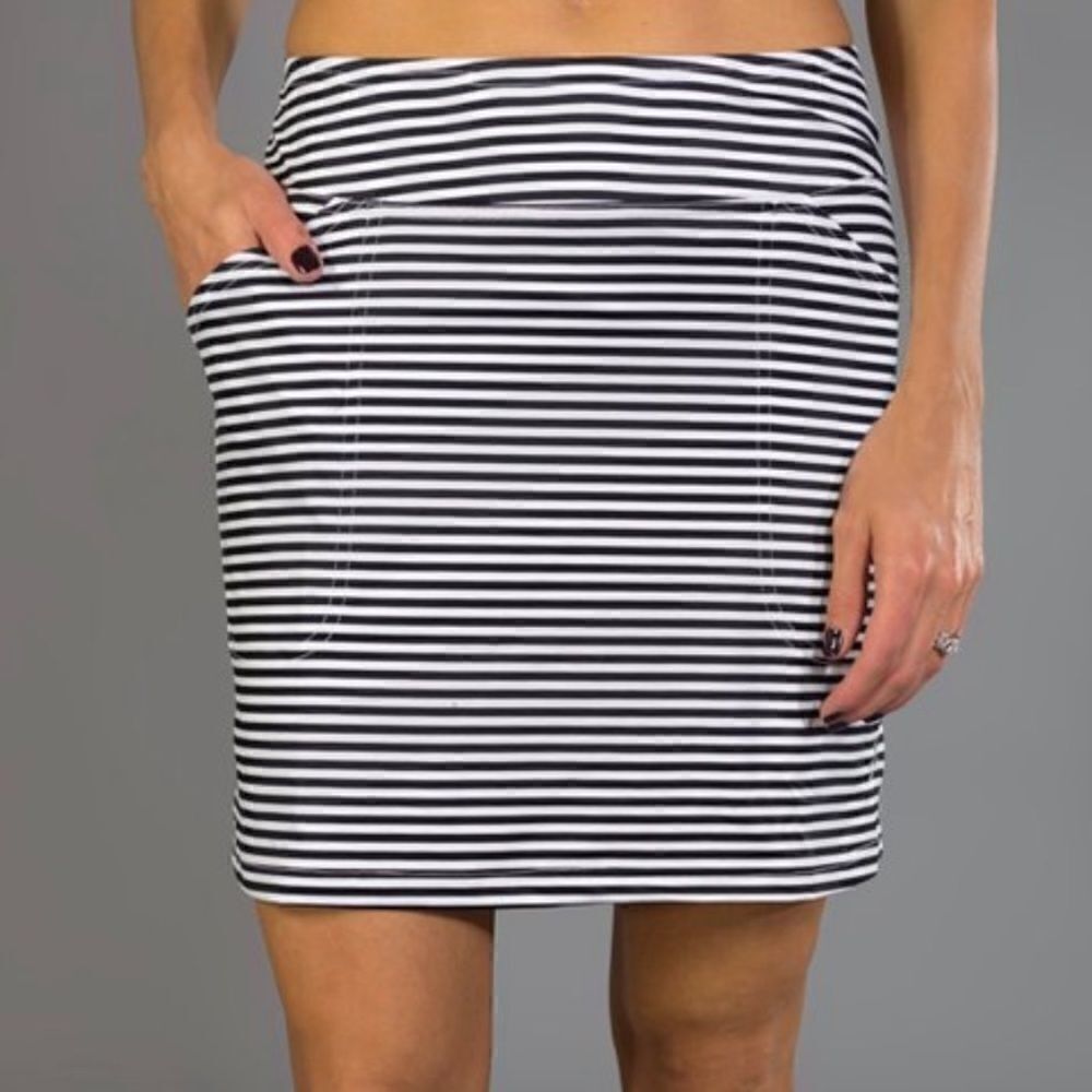EUC WOMEN’S JOFIT SMALL BLACK & WHITE STRIPED JERSEY PULLON SMALL SKORT